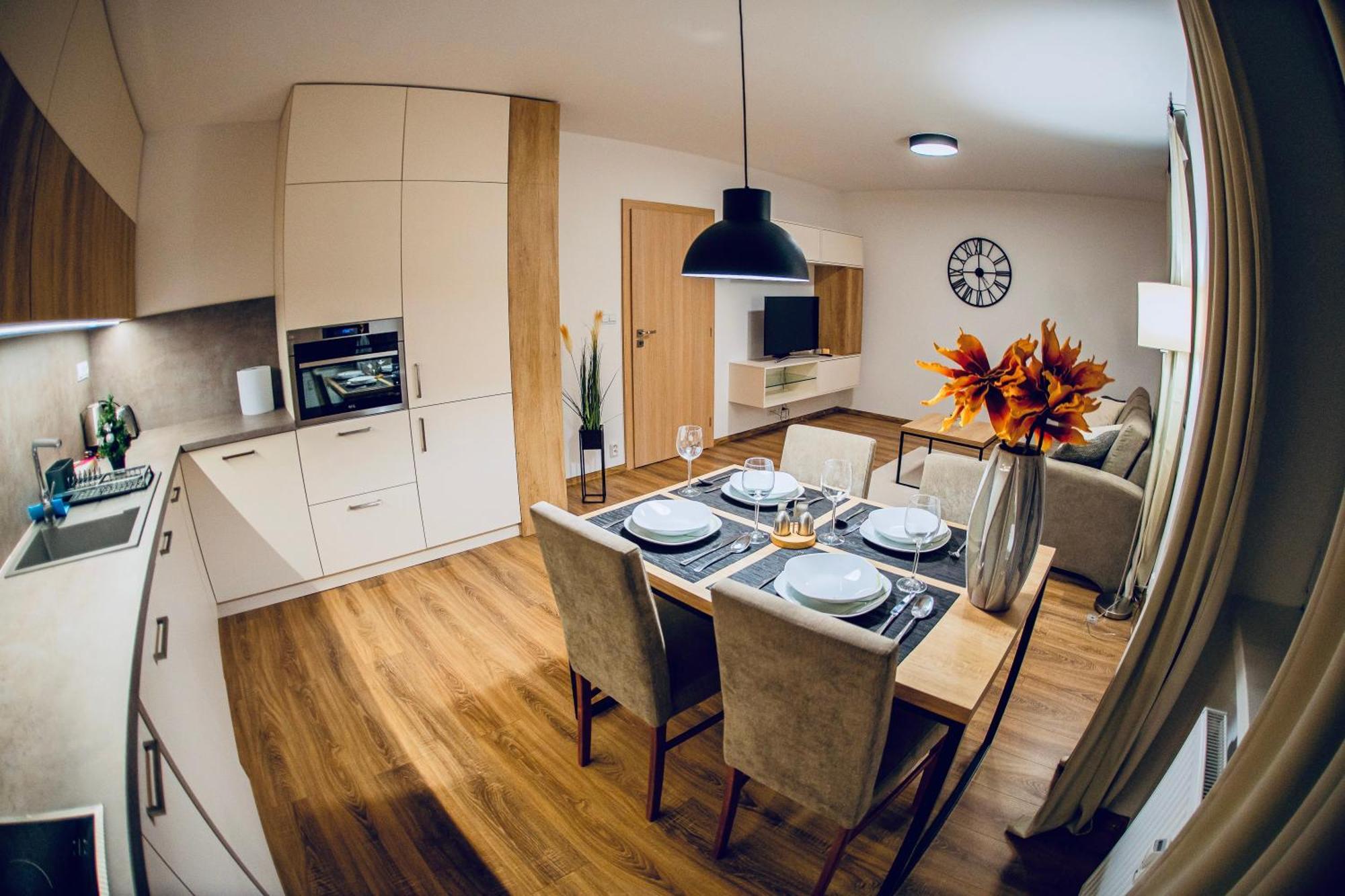 Old Town City Center Apartment 1 - Private Parking Included Košice Buitenkant foto