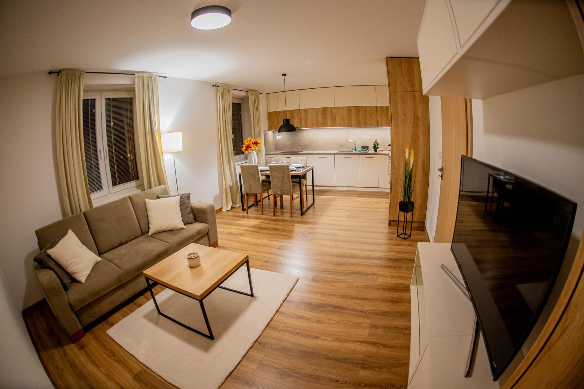 Old Town City Center Apartment 1 - Private Parking Included Košice Buitenkant foto
