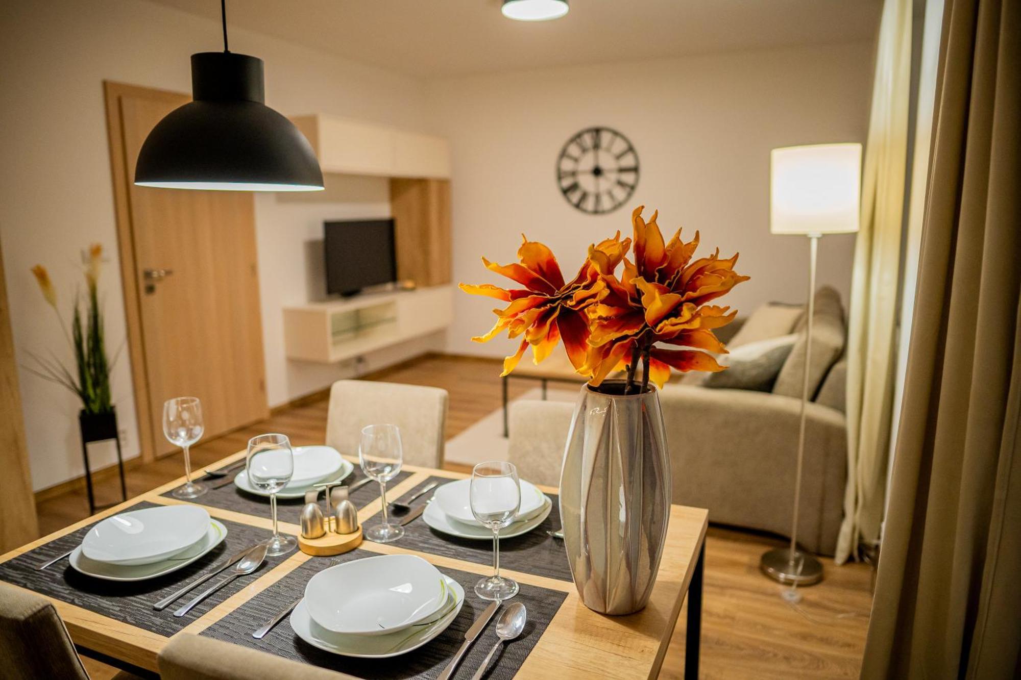 Old Town City Center Apartment 1 - Private Parking Included Košice Buitenkant foto